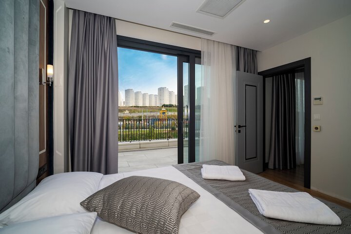 Room 33 of 92