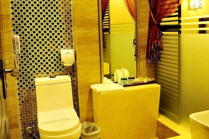 HAIKOU TWELVE OAKS HOTEL