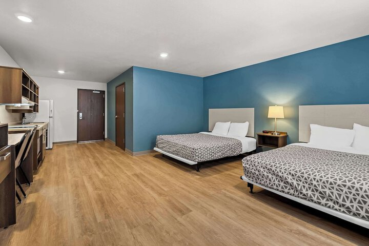 1 Queen Bed (11 of 13)