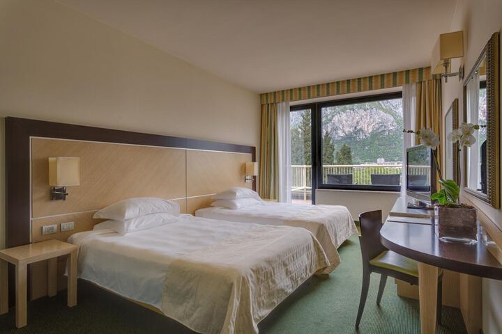 Room 8 of 48