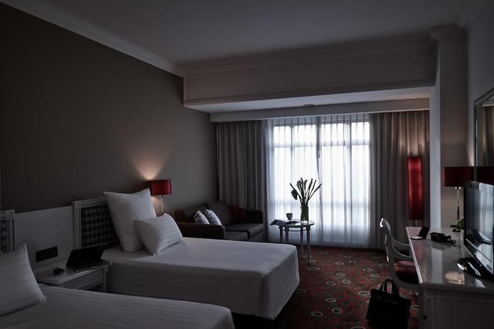 Room 16 of 110