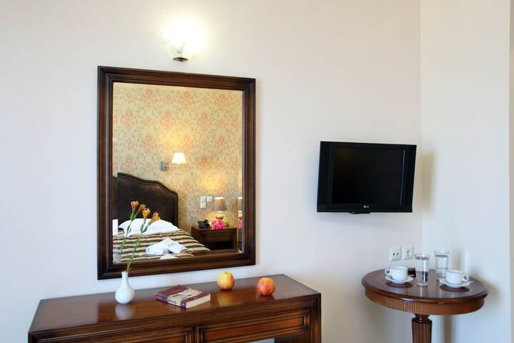 Room 3 of 23