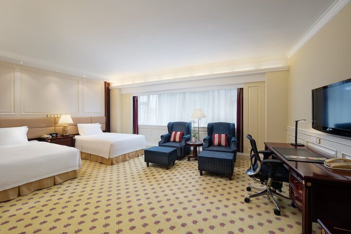 Room 6 of 76