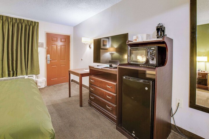 Standard | King Bed (1 of 13)