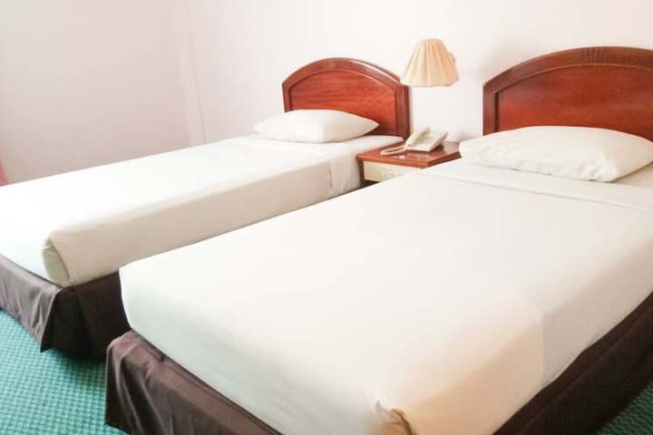 Room 8 of 48
