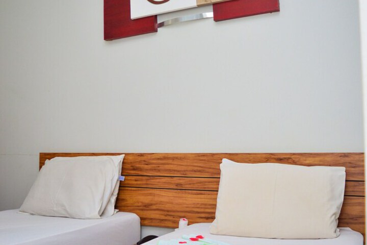 Room 2 of 10