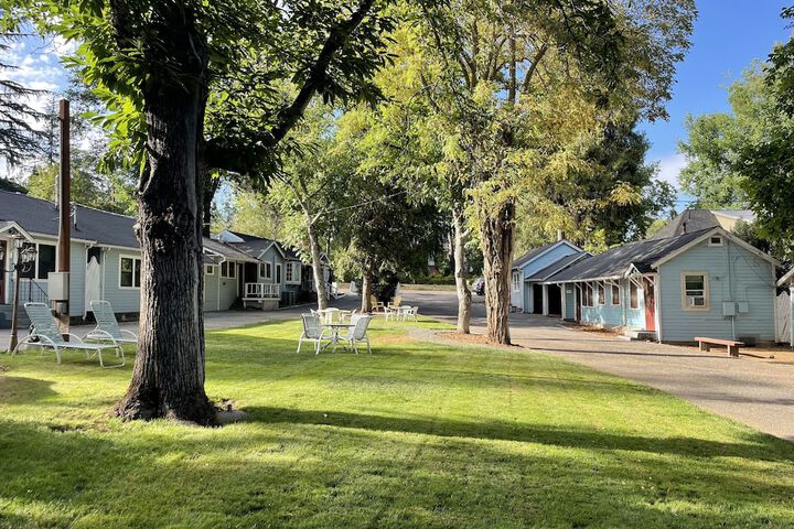 Hotel Exterior 75 of 76