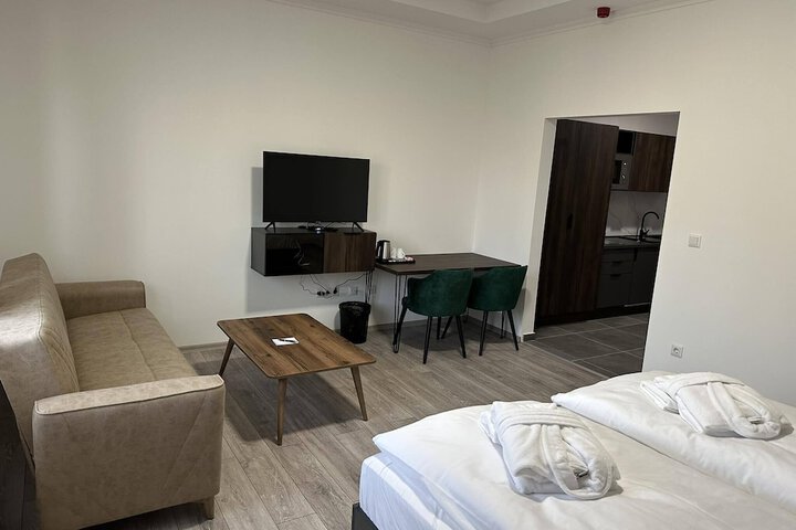 Room 15 of 143