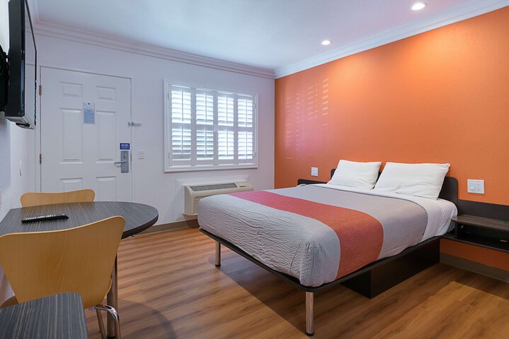 Room 8 of 34