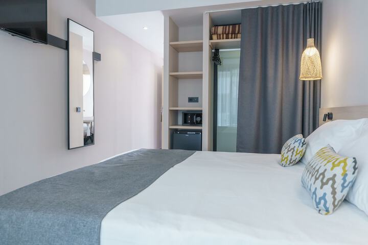 Room 28 of 68