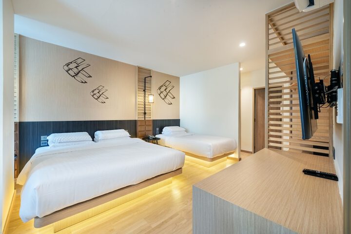 Room 5 of 90