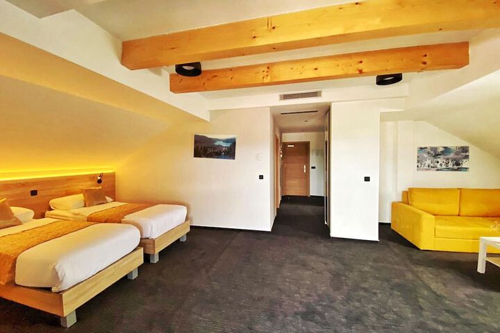 Room 7 of 71