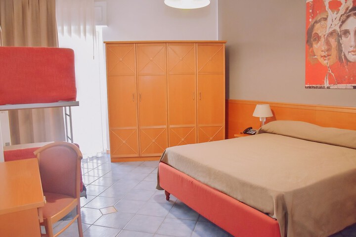 Room 7 of 79