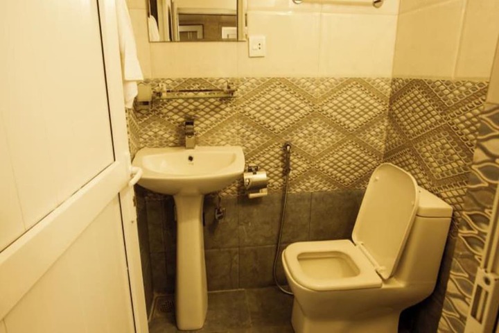 Room 10 of 15