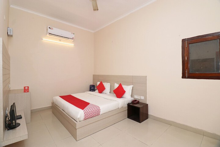 Room 13 of 17
