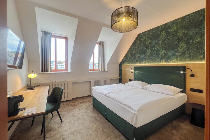 Room 27 of 77