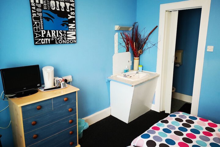 Room 13 of 30