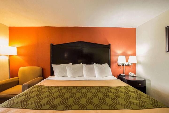 Standard | King Bed (5 of 10)