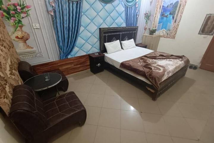 Room 8 of 12