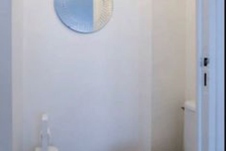 Room 2 of 68