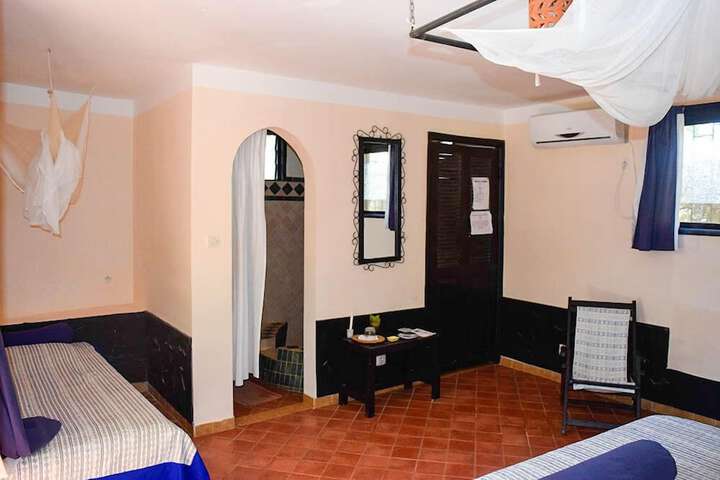 Room 25 of 106