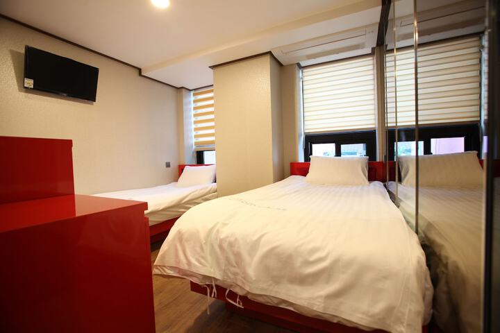 Room 10 of 46