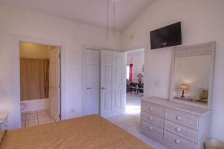 Room 6 of 30