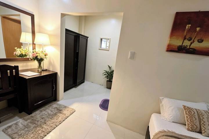 Room 4 of 33