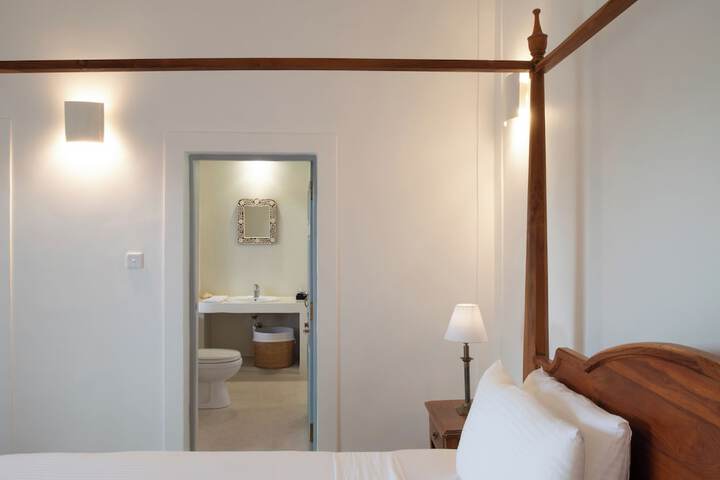 Room 9 of 53