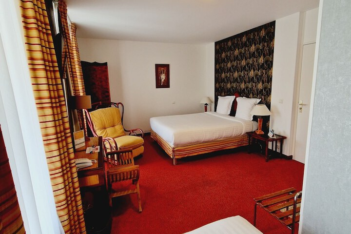 Room 16 of 30