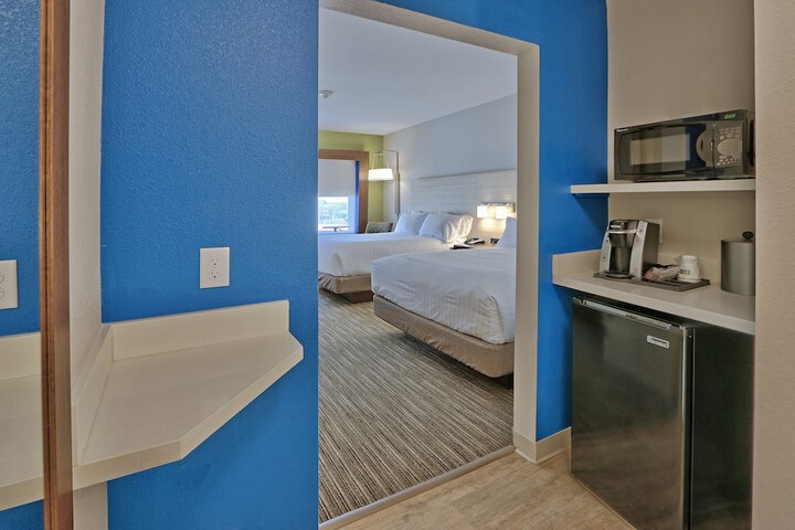 Room 18 of 48