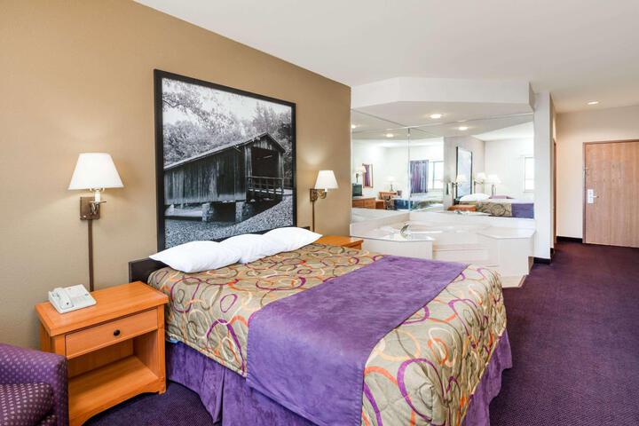 1 Queen Bed (25 of 35)