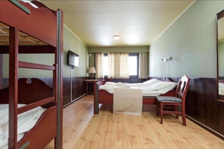 Room 2 of 17