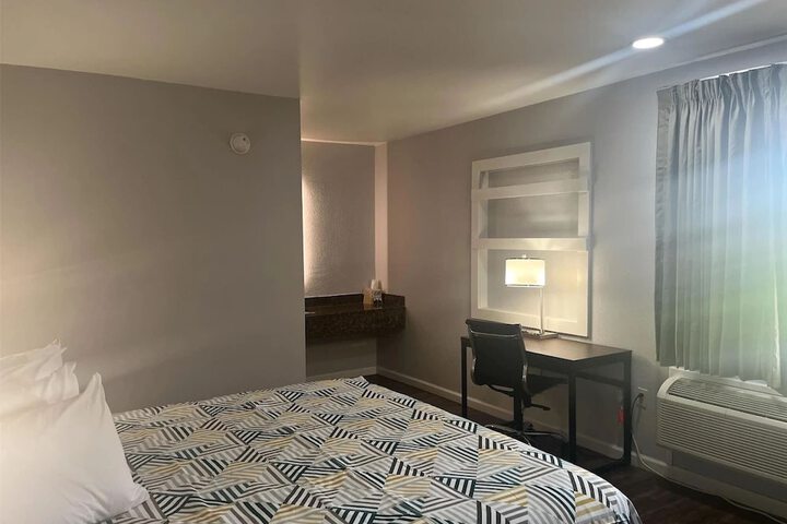 Room 30 of 38
