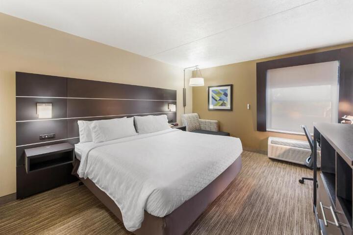 Standard King Bed Accessible (6 of 21)