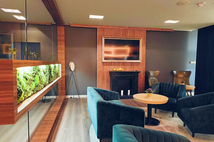 Lounge 49 of 57