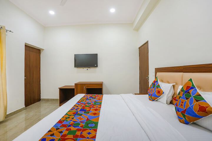 Room 12 of 30