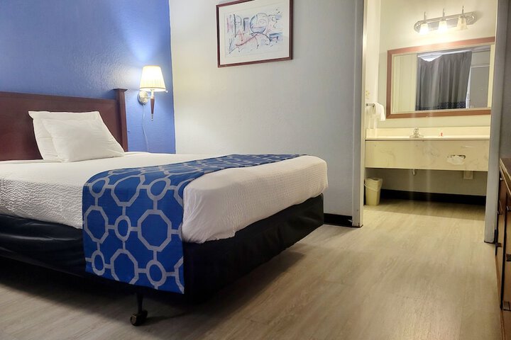 2 Queen Beds (1 of 14)