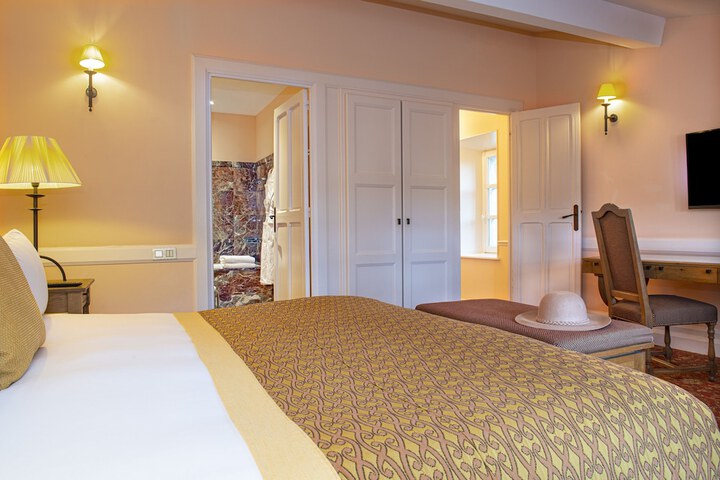Room 4 of 181