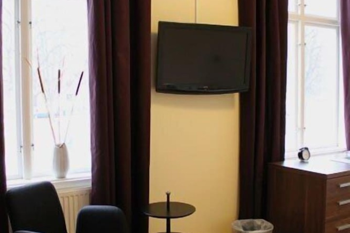 Room 6 of 32