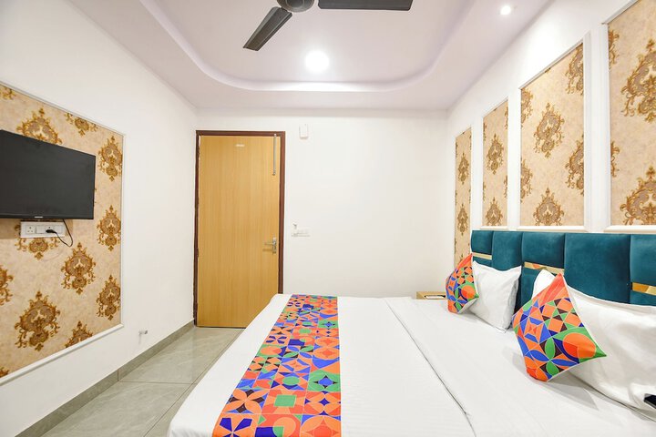 Room 15 of 32