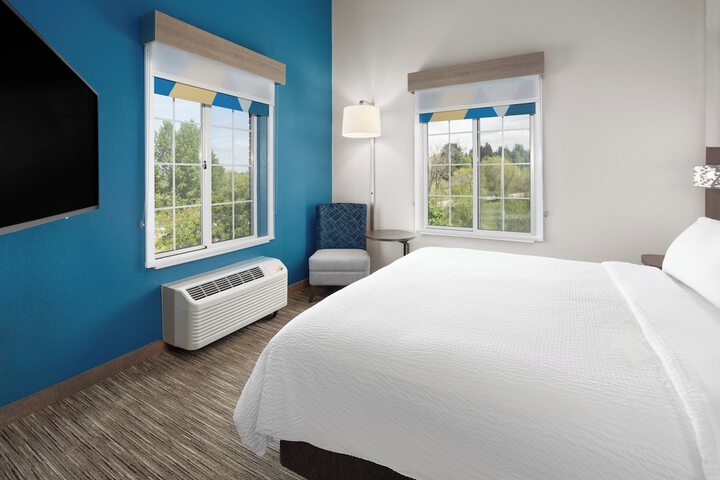 1 King Bed (8 of 18)