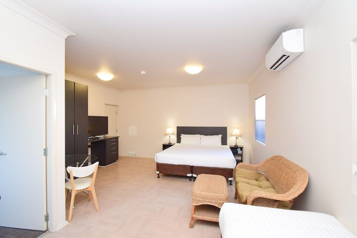Room 4 of 35
