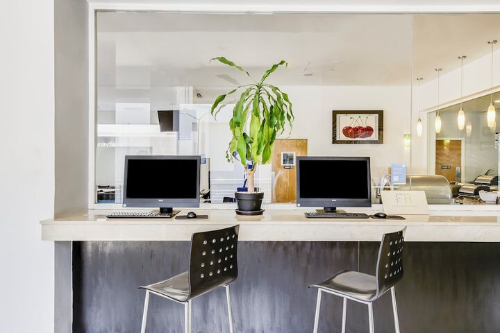 Business Center 27 of 36