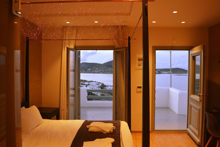 Room 3 of 174