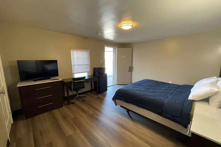 Room 11 of 32