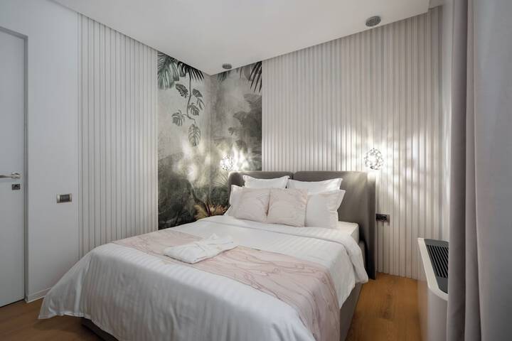 Room 104 of 552