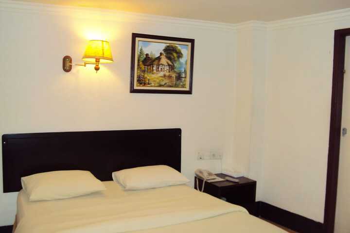 Room 5 of 10