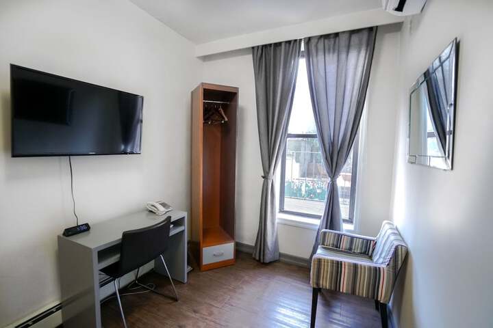 Room 21 of 32