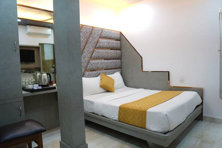 Room 53 of 68